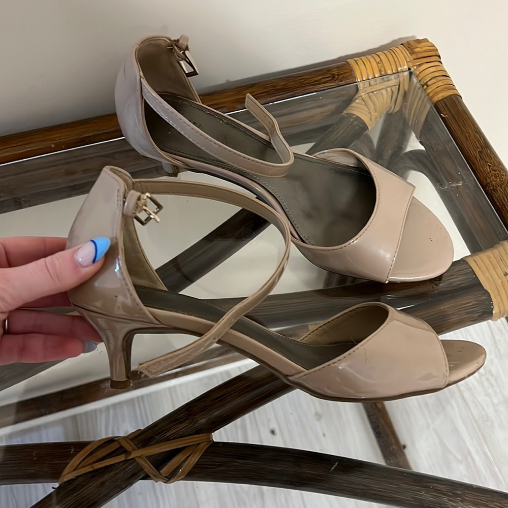 nude Kitten heels